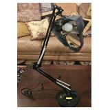 ADJUSTABLE HEIGHT LIVE MAGNIFYING GLASS