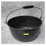 15' BLACK ENAMELWARE POT W/ HANDLE