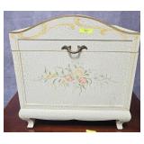 20' PAINTED DECORATIVE TRUNK