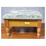 14' LIFT TOP FOOT STOOL