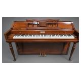 BALDWIN 'SPINET' STYLE UPRIGHT PIANO W/ BENCH