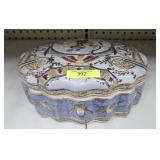 10' PORCELAIN CHERUB LIDDED BOX