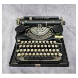VINTAGE UNDERWOOD STANDARD PORTABLE TYPEWRITER