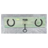 28' MOUNTED HORSESHOE WALL PLAQUE