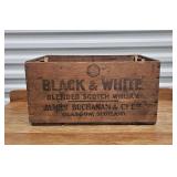VINTAGE BLACK & WHITE SCOTCH WHISKEY WOODEN BOX