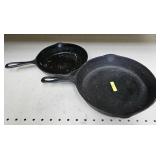 VINTAGE 8' & 10' CAST IRON PAN LOT