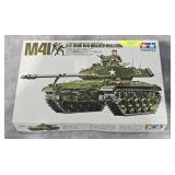 TAMIYA 1:35 US TANK M41 WALKER BULLDOG MODEL