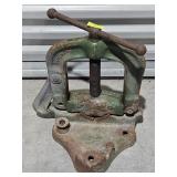 LARGE RIGID PIPE CUTTING VISE