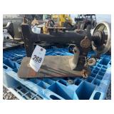 Singer Industrial Sowing Machine