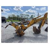 Yellow Backhoe John Deere (details in pics) ￼