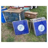 3 trunks and stall signs