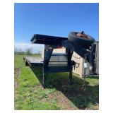 1999 Gooseneck Flatbed trailer