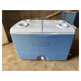 Rubbermaid cooler