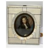 4 1/2ï¿½5 1/2ï¿½ Bone Frame With Portrait