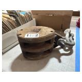 Wooden Pulley Block With Metal Shackles