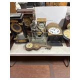 Table lot: Clocks and Decorative Items