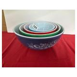 4 Pyrex Mixing Bowls