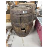 Heavy Wooden Barrel (With Damage)