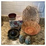 Kitchen Decor Baskets Juicer Salt Pepper Shakers