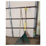 Plastic Leaf Rakes with Wood Handles