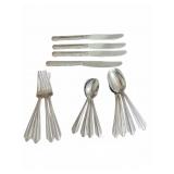 Oneida Tudor Plate Queen Bess II Flatware Set