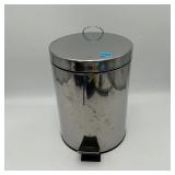 Small Lidded Trash Can*