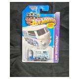 2013 Hot Wheels VOLKSWAGEN KOOL KOMBI White