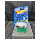2000 Hot Wheels 2001 4/36 WHITE SOOO FAST #16