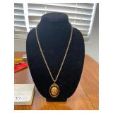 AVON SILHOUETTE PENDANT NECKLACE