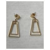 AVON SWEET WHISPERS PIERCED EARRINGS