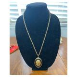 AVON SILHOUETTE PENDANT NECKLACE