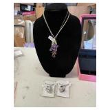 ASSORTED PENDANT NECKLACES