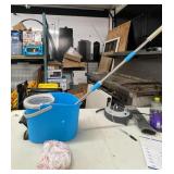 MOP AND MOP BUCKET W/ NEW HEAD