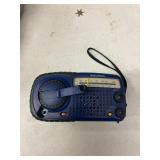 RADIO SHACK HAND CRANK RADIO