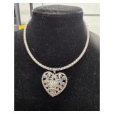 HEART SHAPED PENDANT NECKLACE