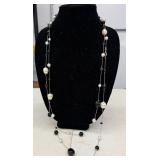 BLACK AND WHITE NECKLACE