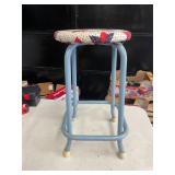 METAL BASE BAR STOOL