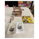 VINTAGE SINGER TOY SEWING MACHINE