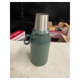64OZ INSULATED TUMBLER WITH STAINLESS CUPS