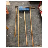 ASSORTED LONG HANDLE TOOLS
