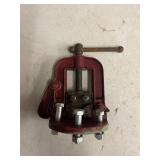 VINTAGE YOKE PIPE VISE