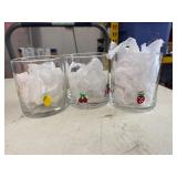 SET OF DRINKING GLASSES