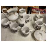 ASSORTED VINTAGE HOMER LAUGHLIN CHINA