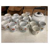 VINTAGE KETTLE AND CUPS