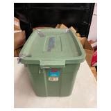 RUBBERMAID 18GAL STORAGE TOTE WITH LID