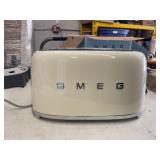SMEG TOASTER CREAM COLORED WITH BOX
