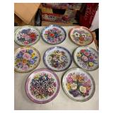 ASSORTED DECORATIVE PLATES
