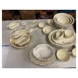 ASSORTED VINTAGE HOMER LAUGHLIN CHINA