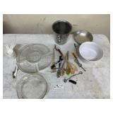 Lot of miscellaneous kitchen items