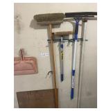 Long handle cleaning tools